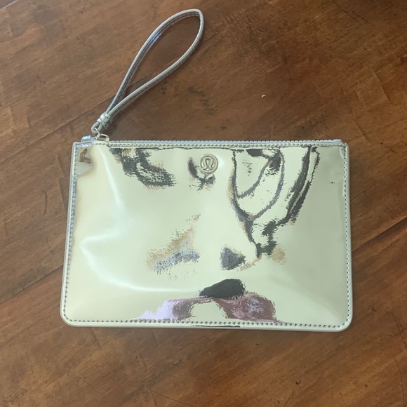 lululemon athletica Handbags - Lululemon wristlet